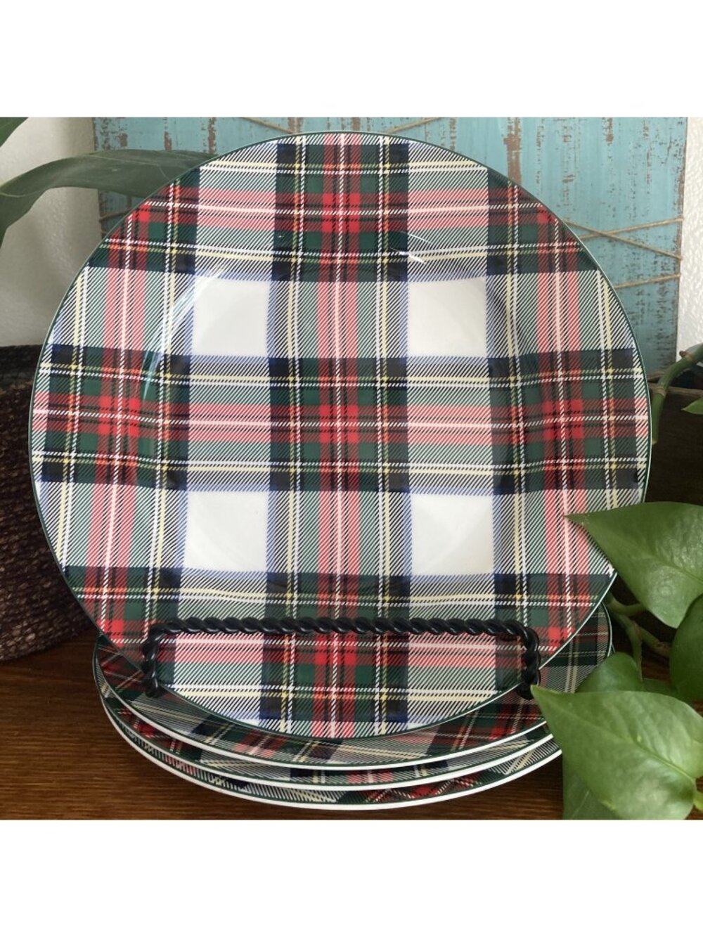 Mikasa Bone China White Plaid Tartan 9” Salad Dessert Plates Set of 4 Christmas